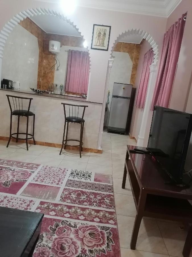 Palace Apartment *